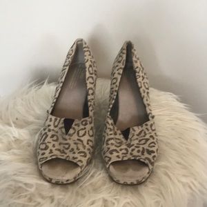 Leopard cheetah Toms open toe wedge heel size 9